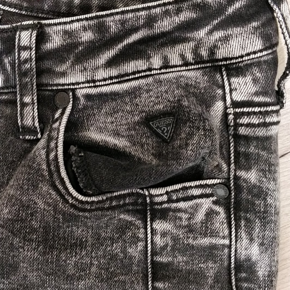 Guess dark wash ripped ankle jeans - Picture 8 of 9